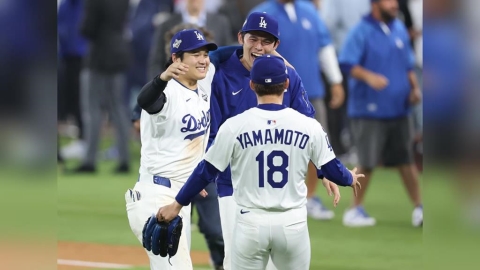 MLB(影)/「日籍三本柱」大谷、山本、佐佐木興奮擁抱轉圈圈!網:好像看到甲子園
