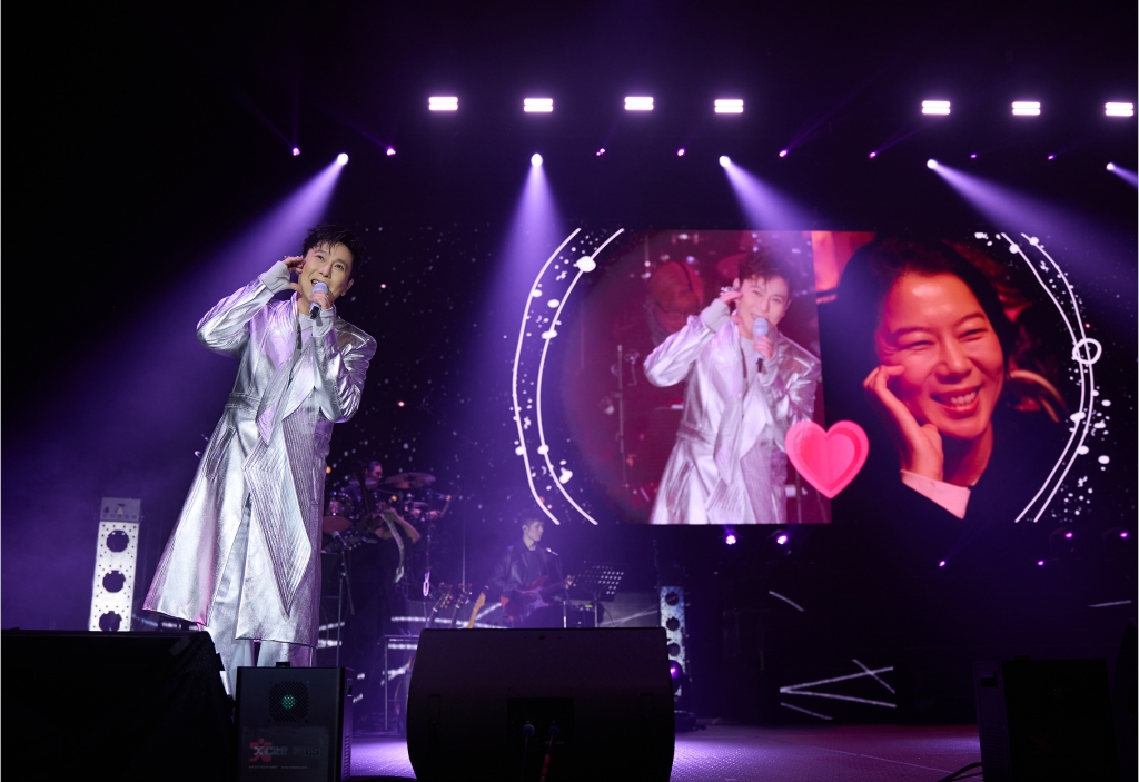 好浪漫!張信哲演唱會變求婚現場 他甜喊「親一個」掀全場暴動