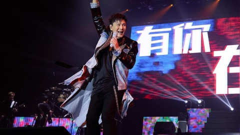 好浪漫!張信哲演唱會變求婚現場 他甜喊「親一個」掀全場暴動