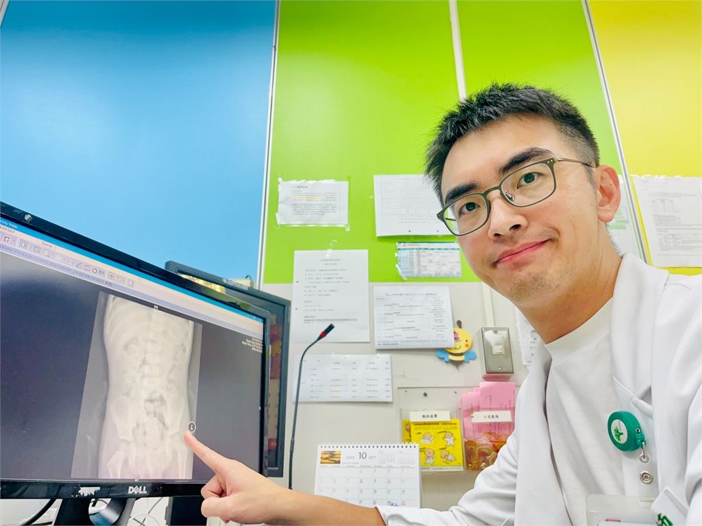 男童唇發紫送急診曝原因！照X光「這1物」塞到胸口