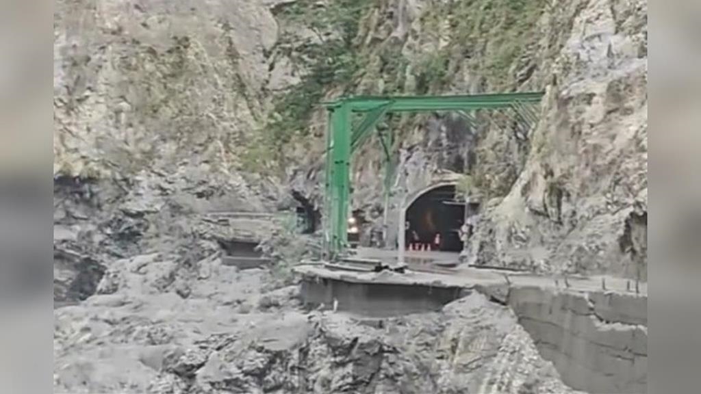 終於！立霧溪堰塞湖潰壩「無傷亡」　靳珩隧道西口重見天日畫面曝光