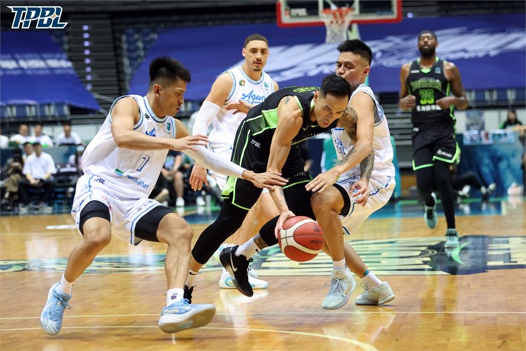 籃球/等了4分鐘還多拿3分!張宗憲「延遲驅逐出場爭議」聯盟懲處出爐了