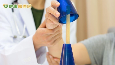 重組大腦神經迴路!限制誘發動作療法助中風患者重拾手部功能