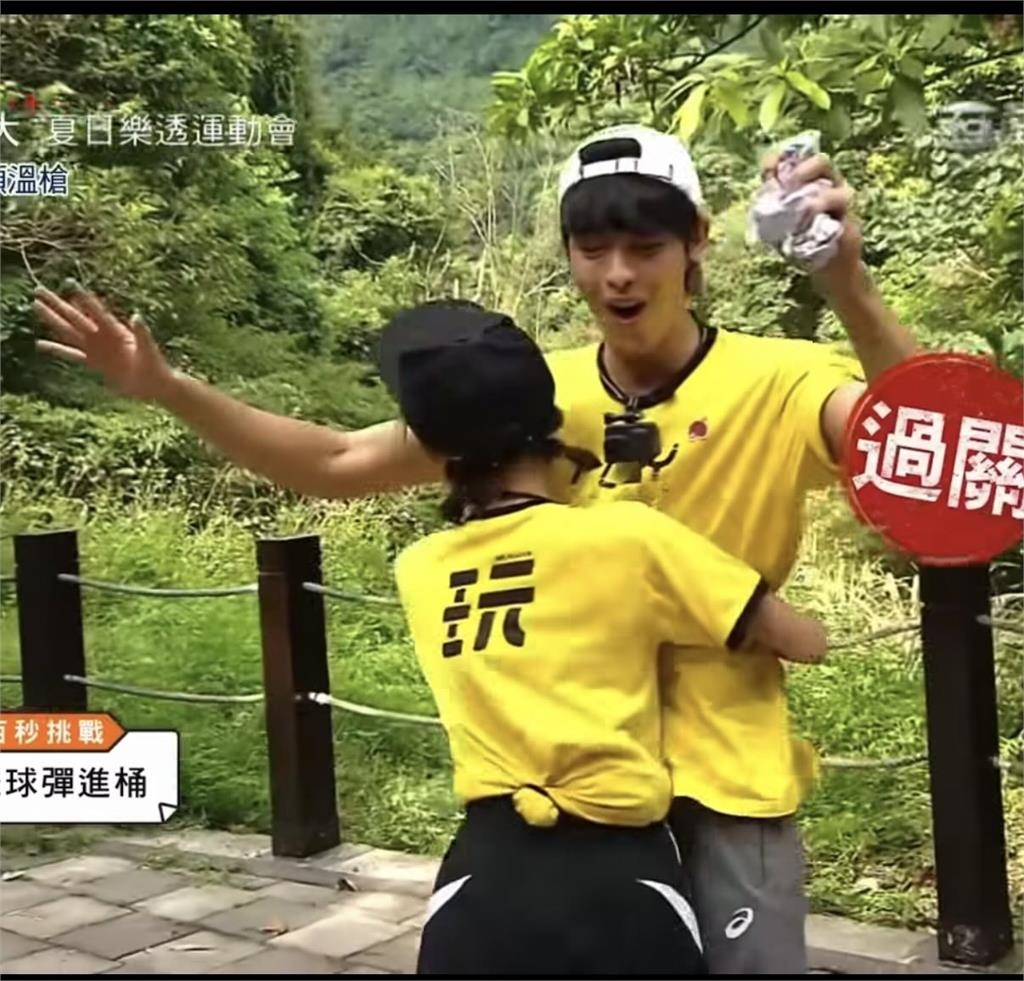 粿粿遭爆「婚內偷吃」王子!昔「熊抱曹佑寧」尷尬畫面曝…網:綠茶X無邊界感