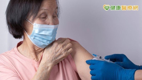 流感＋新冠來襲！11月起第二階段公費疫苗接種　全聯、家樂福設接種站