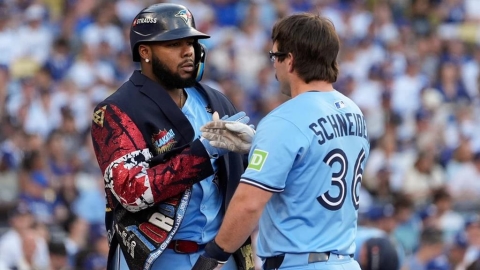 MLB(影)/藍鳥穩了?開賽「3球2轟」背靠背狙擊道奇 創下世界大賽史上第一次