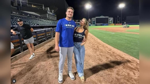 MLB/藍鳥菜鳥投手創世界大賽紀錄一戰成名! 女友社群網站上分享心情感動到落淚