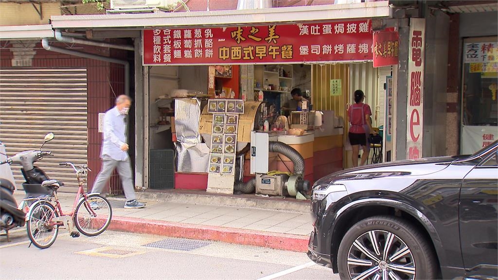 山羌來吃早餐？　文山區早餐店山羌闖入　店內顧客全嚇傻　畫面ＰＯ網引熱議