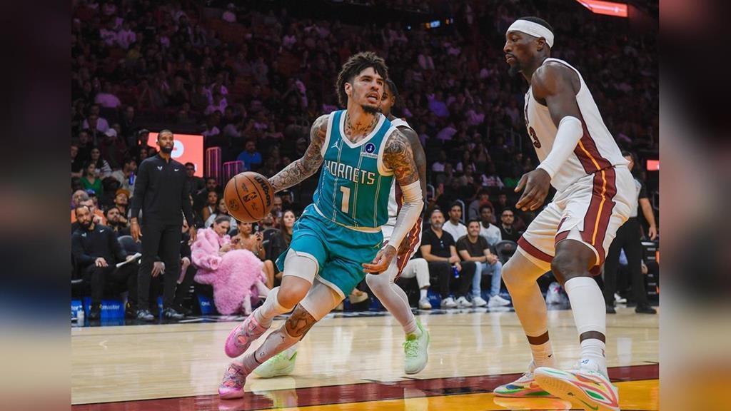 NBA(影)／黃蜂「球小弟」不滿裁判比中指！　今遭聯盟罰款上百萬台幣