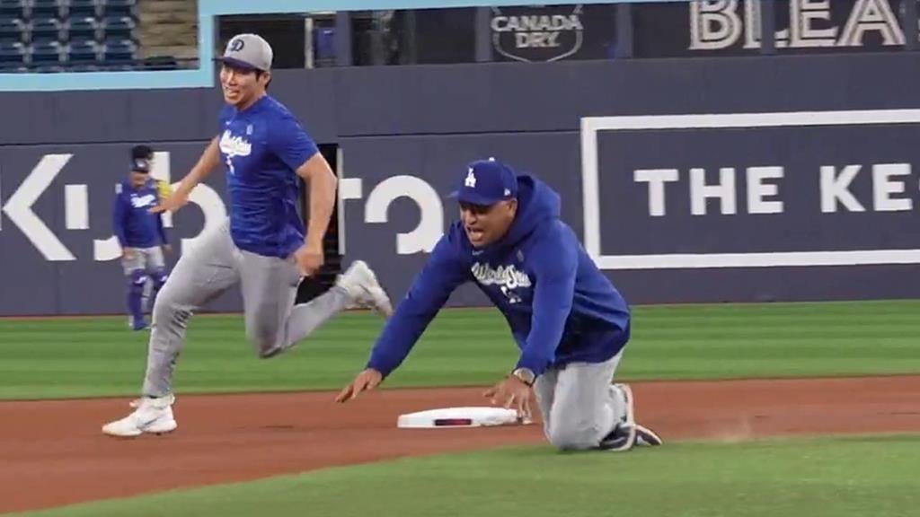 MLB(影)／要打G6壓力大？羅伯斯和金慧成比跑壘「跌到狗吃屎」道奇全隊超放鬆