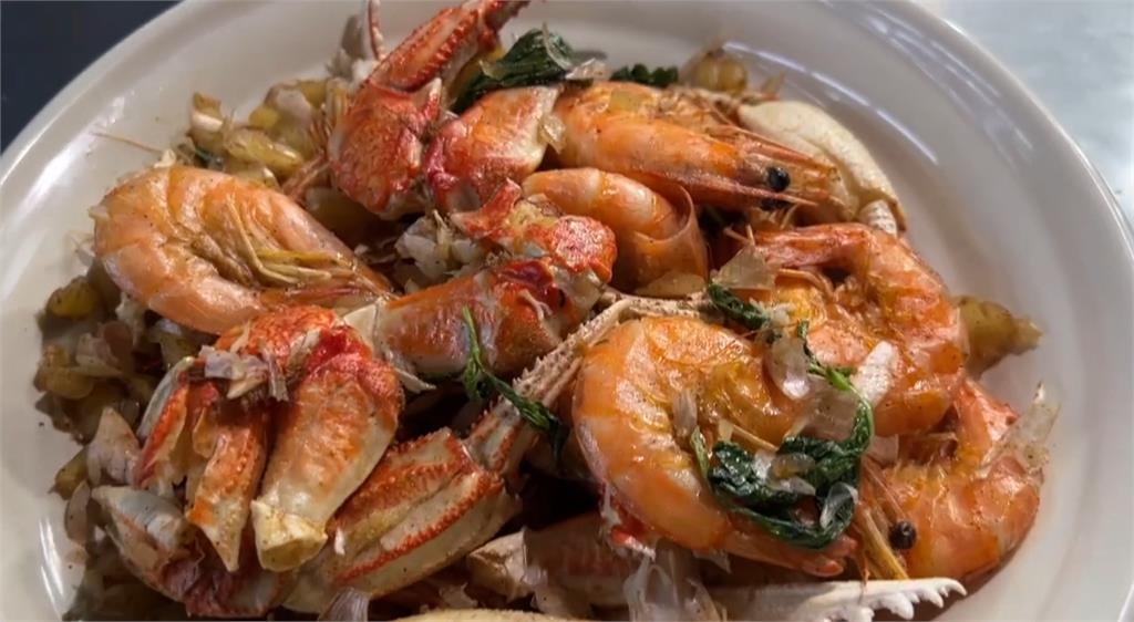 台中老字號夜市炸炒海鮮飄香 老闆斜槓攤販理事長