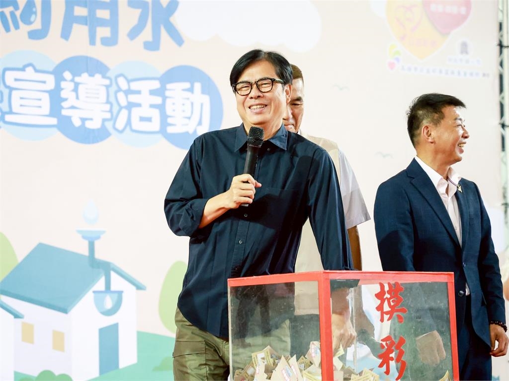 快新聞／出席小港區重陽敬老聯歡會　陳其邁與長輩互動同樂