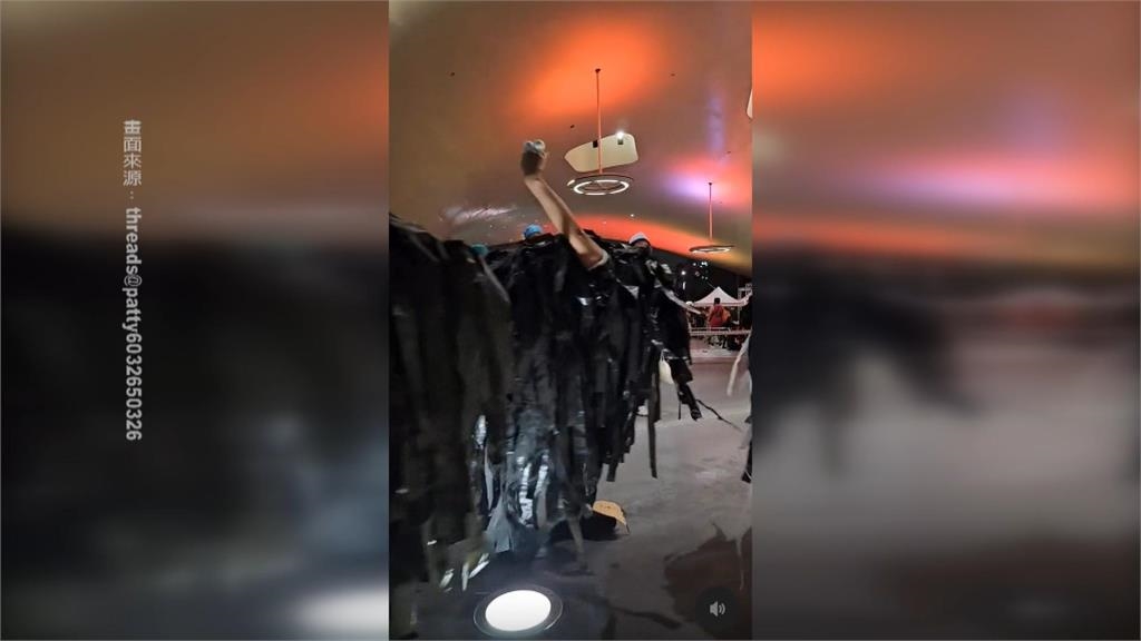 高雄衛武營萬聖節活動吸引近30萬人 笑瘋!「盧媽媽」們包圍蟑螂弟弟 「鴕鳥群」逛大街