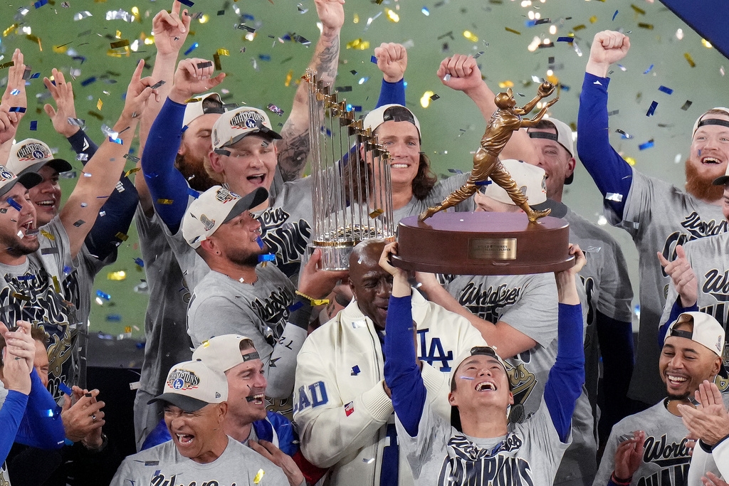 MLB(影)/道奇延長賽11局5:4逆轉勝奪冠! 山本由伸獲世界大賽MVP