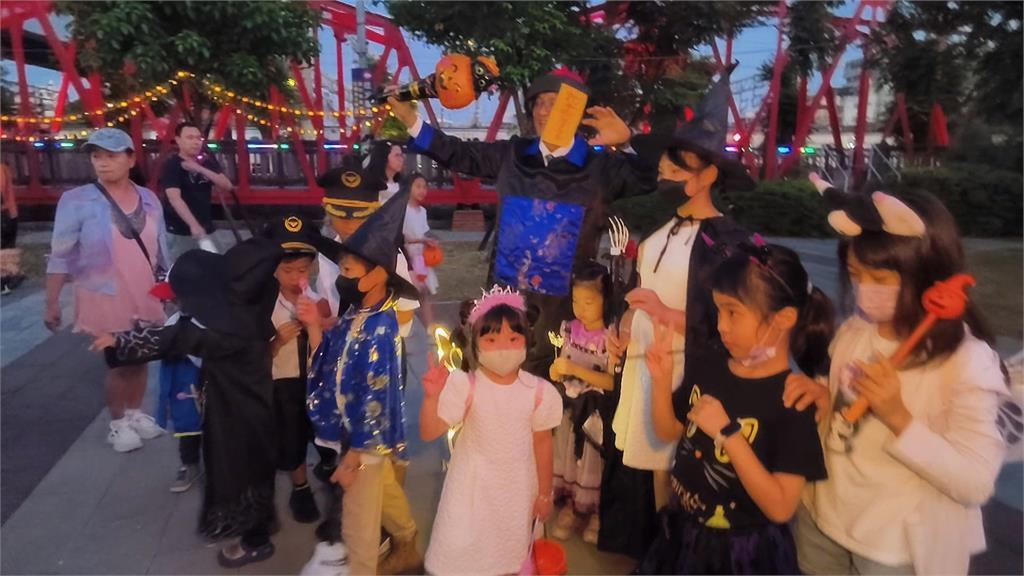 控萬聖節變裝比賽不公! 去年得主穿同款造型再奪冠引爭議