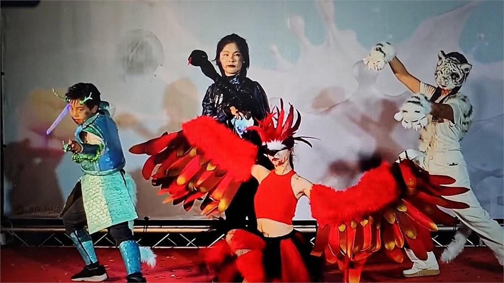 控萬聖節變裝比賽不公! 去年得主穿同款造型再奪冠引爭議