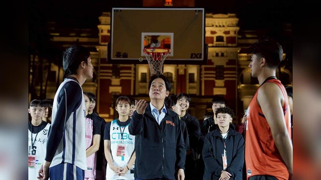 籃球／封凱達格蘭大道來PK！總統盃3x3籃球賽開打  行政院長卓榮泰揪李洋報隊