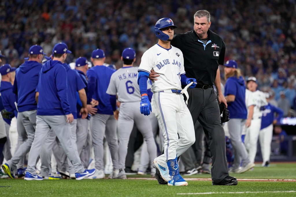 MLB(影)/世界大賽G7爆板凳清空大場面!道奇丟人藍鳥怒噴互嗆釀衝突