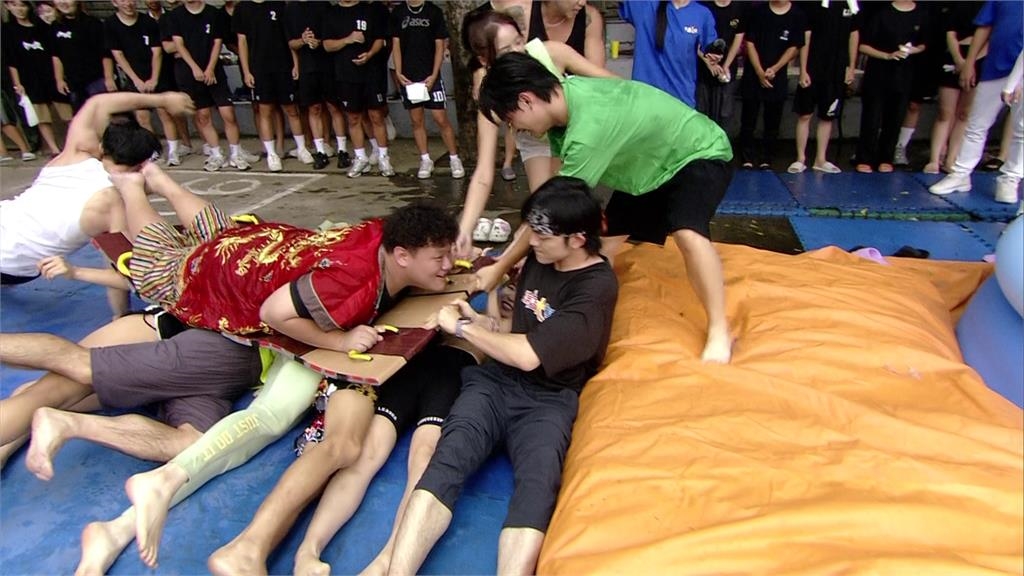 錄影遭闖入!胡瓜問「你最喜歡誰?」鵝竟回:「呱呱」全場笑翻