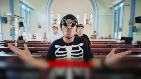 話題不斷! 黃明志諷習維尼.得罪大馬 愚人節詐死騙粉絲