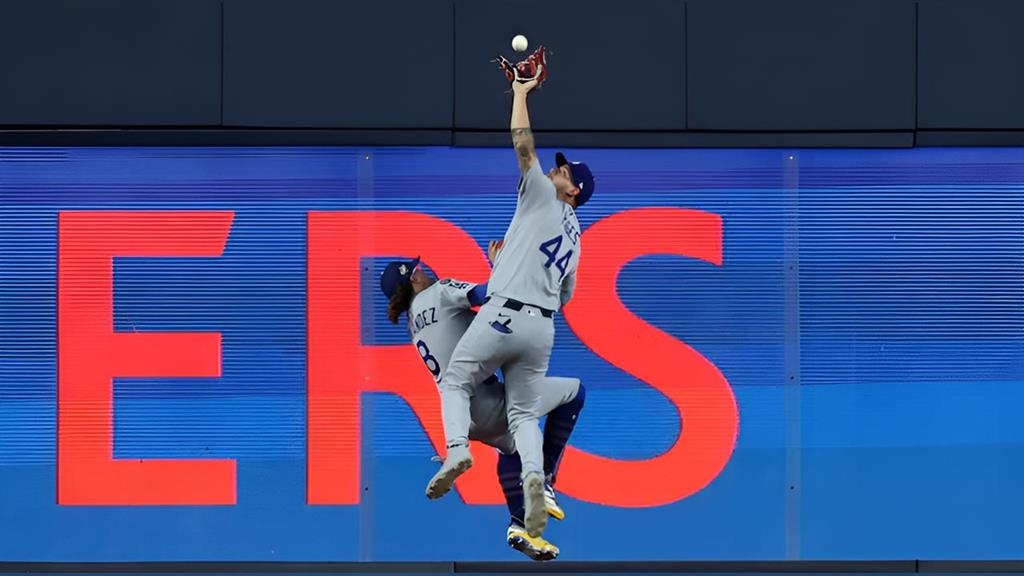 MLB(影)／道奇9局下外野相撞美技守備擋下再見分！賽後還原驚險瞬間