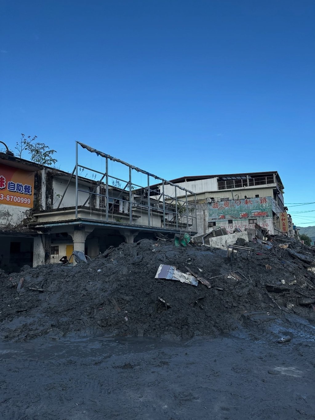 林可《姊妹亮起來》揭鏟子超人環境慘況!眼發炎、大噴嚏都是黑的!