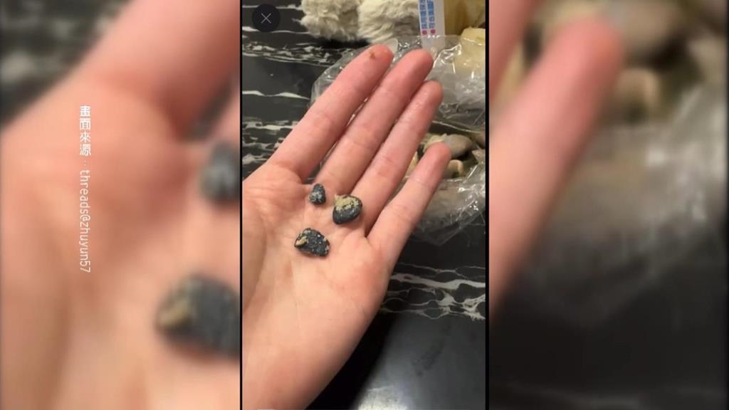 女子外帶豬粉腸吃到"黑色不明物" 網友笑:難道是豬舍利子?