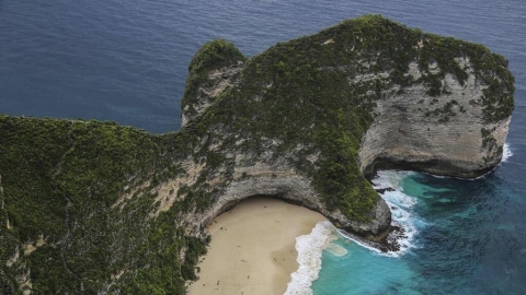 中資退散！峇里島1玻璃電梯破壞環境　印尼當局下令停工