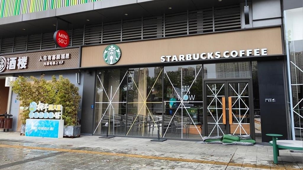準備閃人？政經風險升溫　中國星巴克出售60%股權「退居二線」
