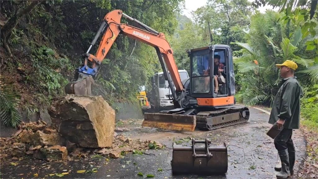 快新聞／天降巨石！宜蘭員山鄉「蜊埤路」落石擋道　雙向交通中斷
