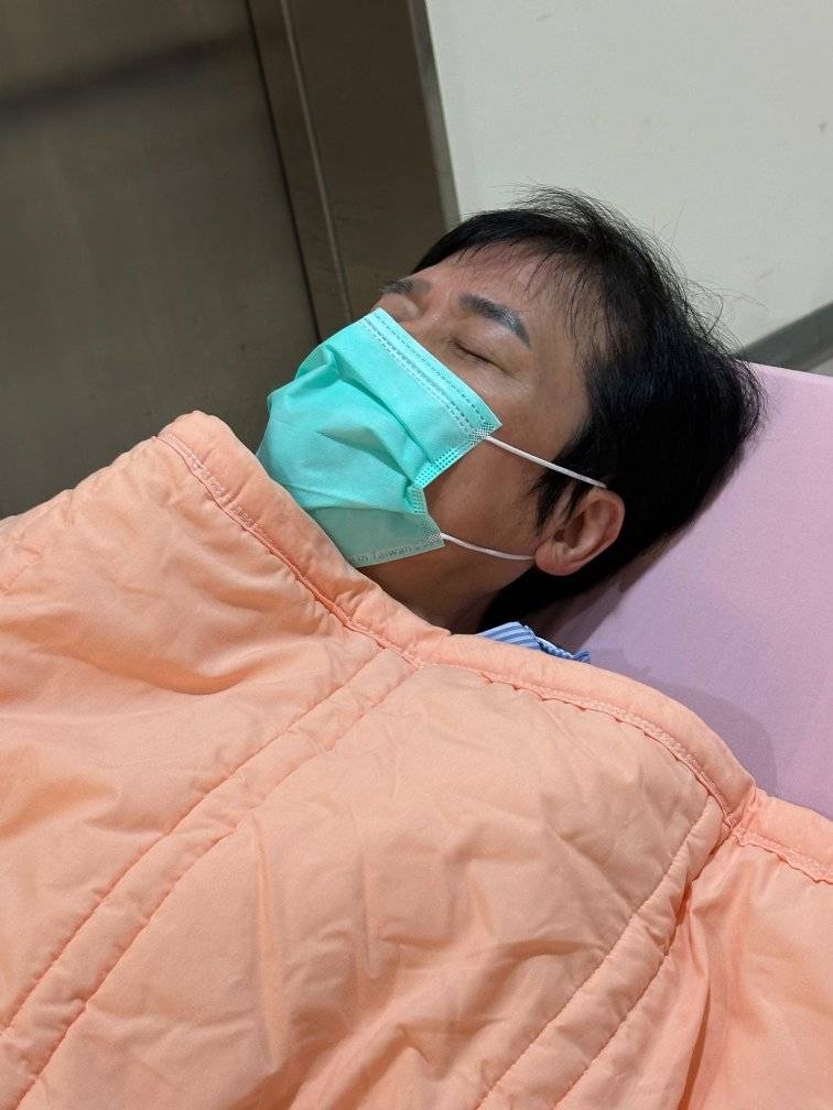 洪榮宏送醫開刀遭疑罹癌！雙目緊閉「教友祈禱畫面曝」本人回應了