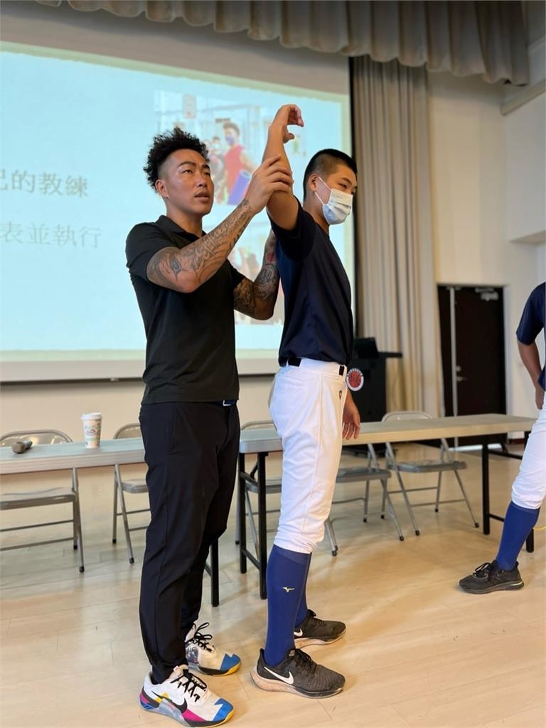 棒球/44歲「不死鳥」驚天落差流出!郭泓志退役7年「喊復出」網瘋猜下家