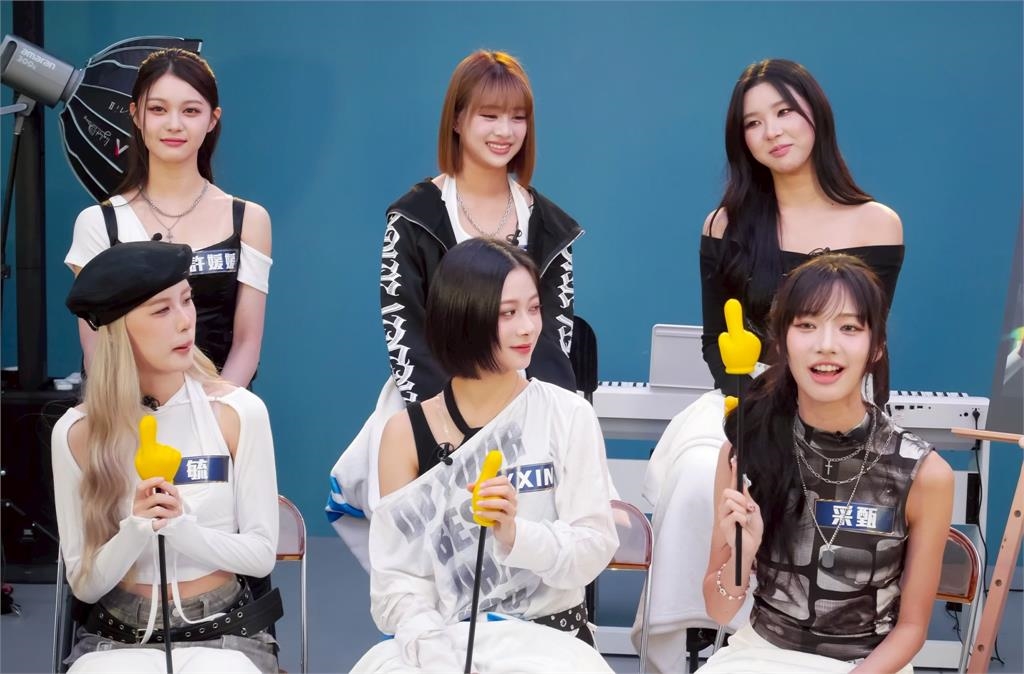 「幻藍小熊」采甄〈BADASS〉耍性感蹲下自稱「老了」！團長XXIN徒手抓蟑螂