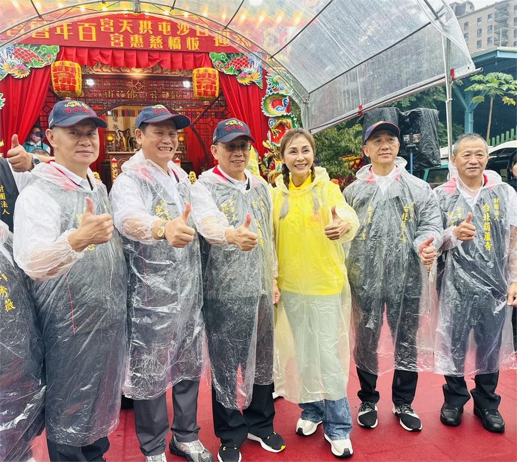 白沙屯媽祖與板橋媽祖百年會香!梁佑南、胡鴻達親隨繞境見證神聖時刻