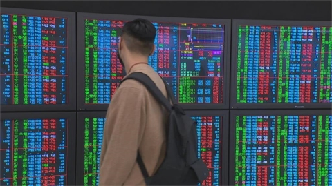 台股開盤一度下挫546點 台積電跌25元至1480元