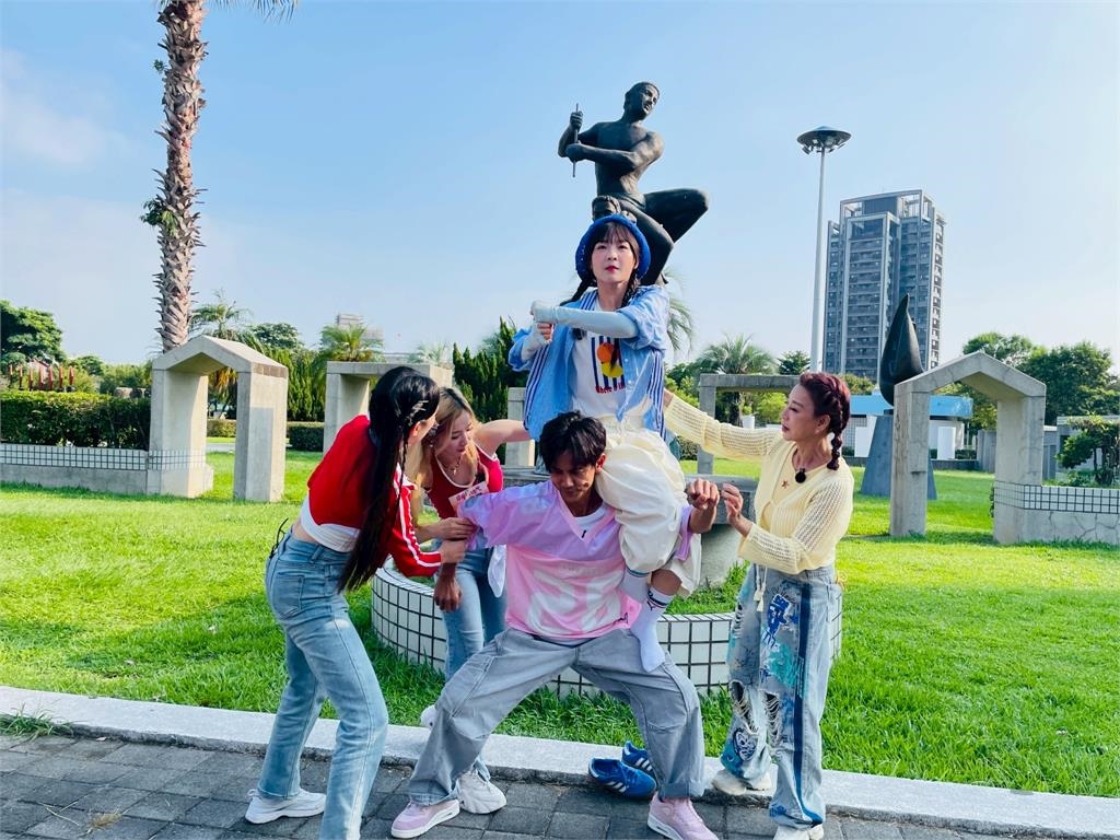 體驗「牆舞」被要求後空翻!阿翔有「蛋蛋的哀傷」楊繡惠一臉冏「我才不理你」