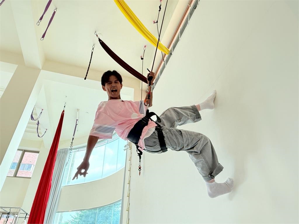 體驗「牆舞」被要求後空翻!阿翔有「蛋蛋的哀傷」楊繡惠一臉冏「我才不理你」