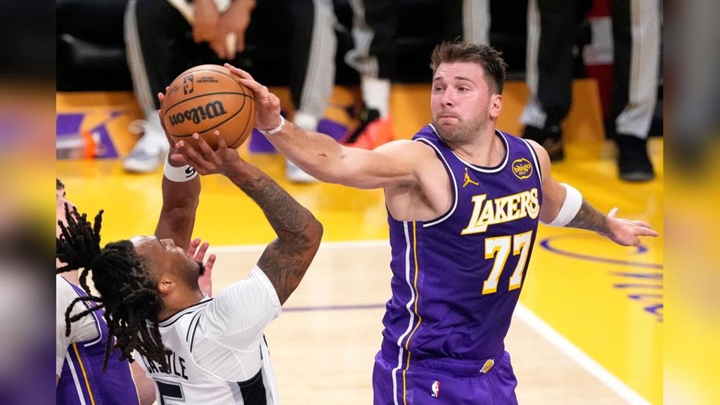 NBA(影)／八村壘等衝撞讓「斑馬」6犯畢業！　「東七七」準大三元率湖人奪5連勝