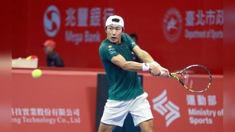 網球(影)／華國三太子盃男單16強戰況膠著！台灣好手許育修一路拉鋸激戰3盤落敗