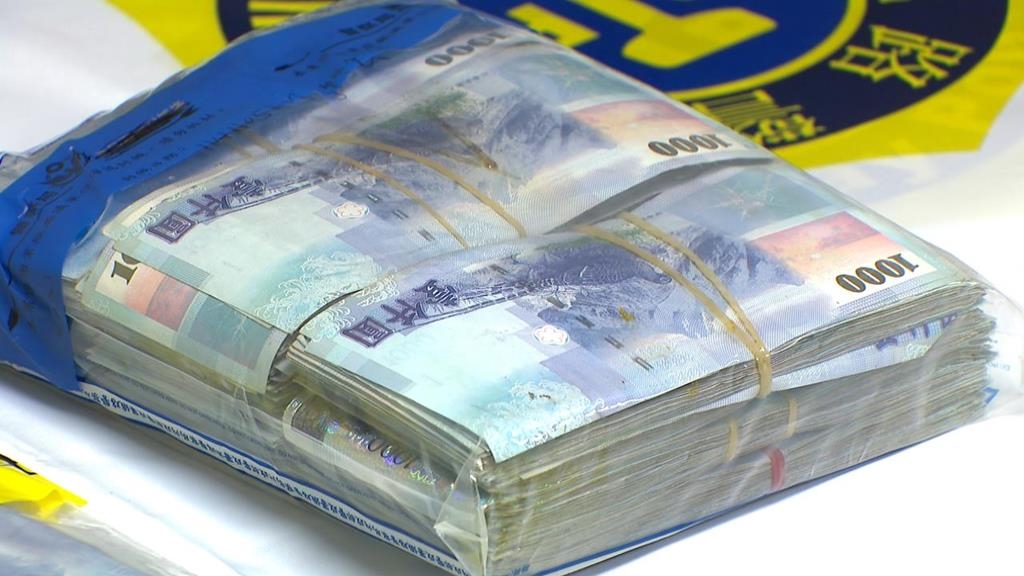 台鐵員林站男廁撿到百萬現金　警循線破詐騙集團