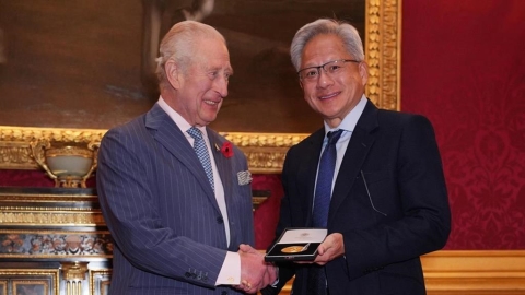 「中將贏AI競賽！」黃仁勳警告美國　打壓太過恐招反效果