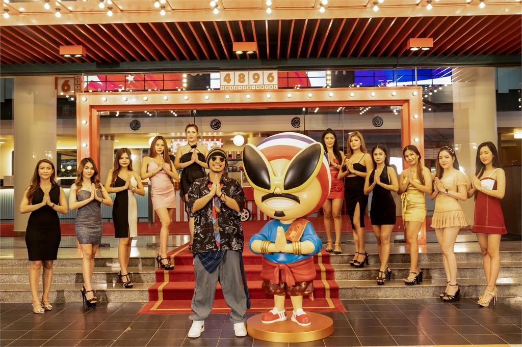 黃明志捲毒品命案!昔宣傳自家泰馬邊境「極樂飯店」內裝曝:後花園