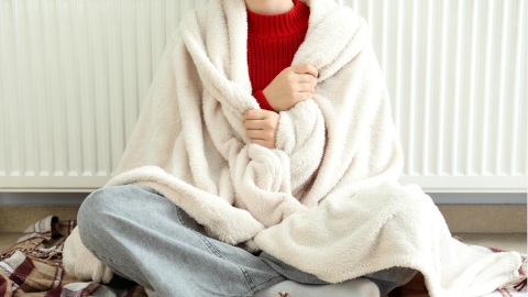 冬天手腳冰冷別輕忽!9大原因曝光,專家:可能是身體警訊