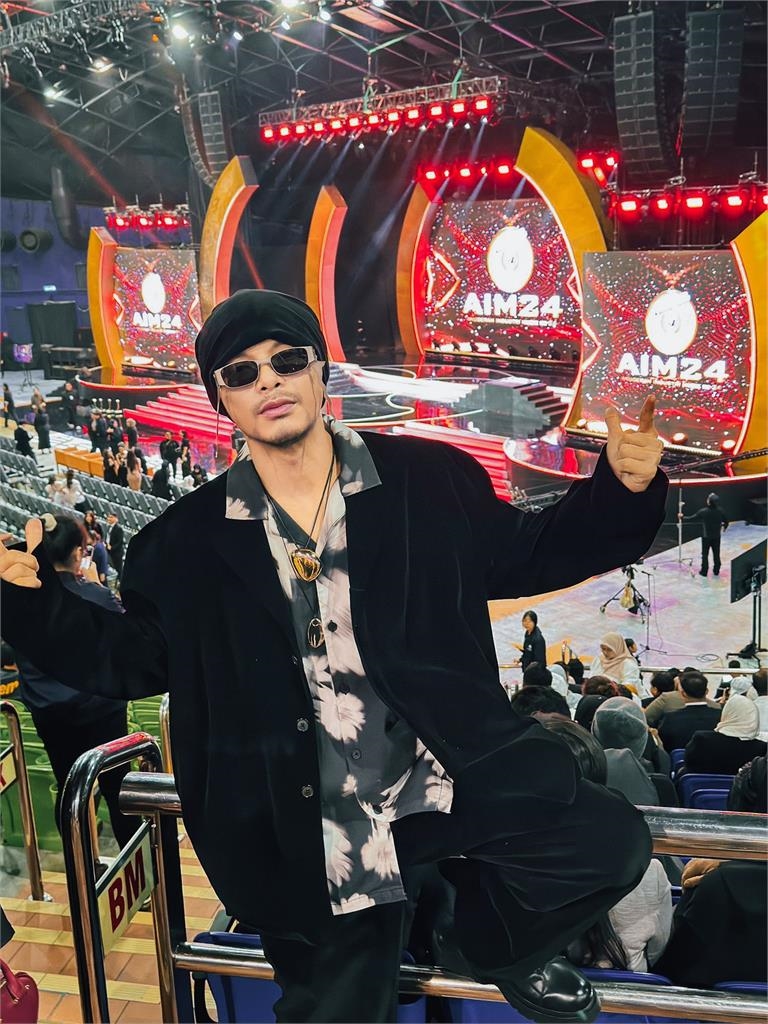 黃明志當年「從這裡」發跡！替爸媽寫歌如今涉毒「才子+孝子」形象全崩壞