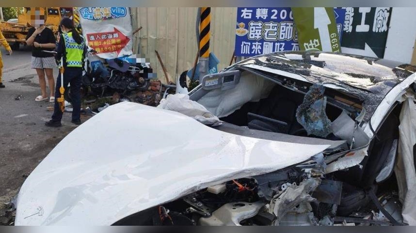 屏東特斯拉高速撞水泥車「噴飛」再撞4貼機車　釀1死7傷、兩家庭破碎