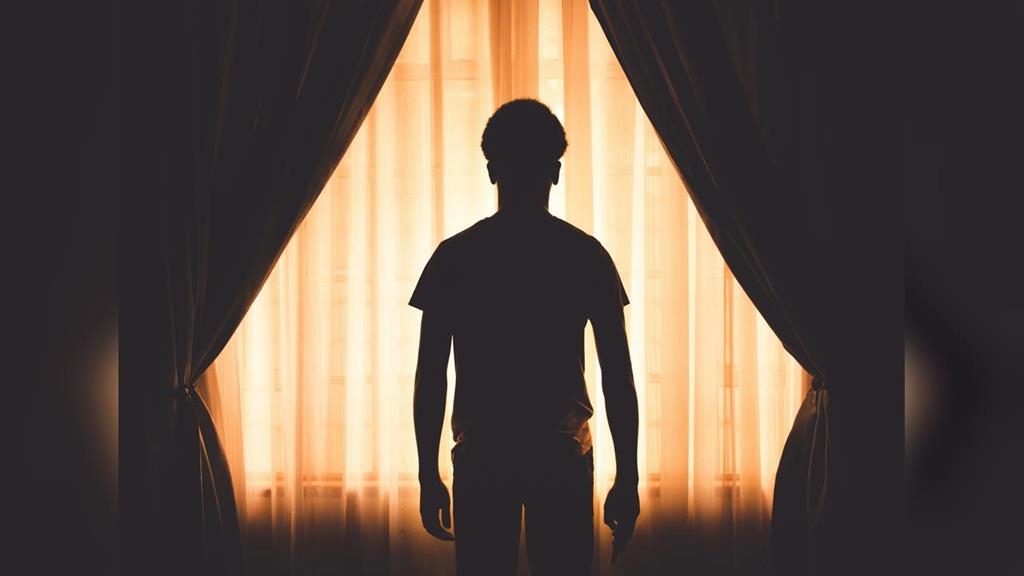 惡母開直播「侵犯15歲兒子」只為月賺1萬！PO私群被逮竟辯：觀眾要求