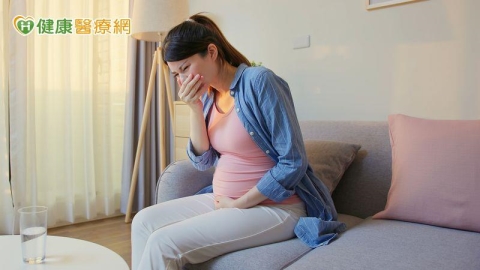 懷孕20週驚見卵巢癌!跨科團隊保留子宮保胎至足月