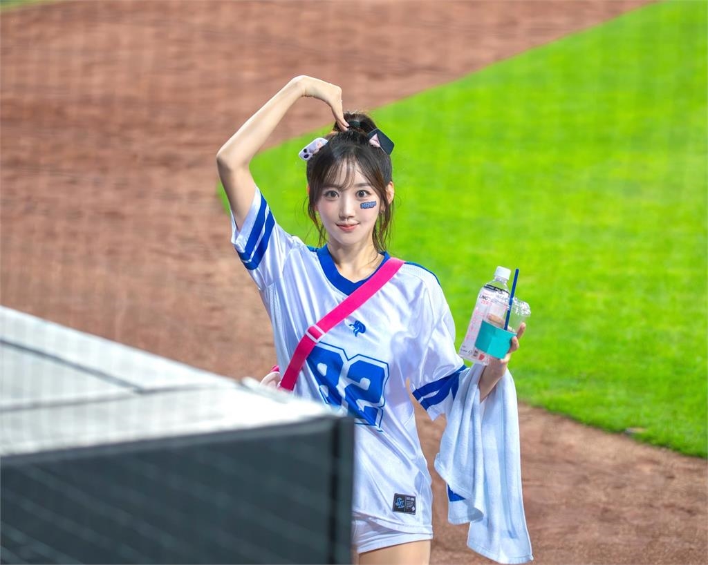 髮香來尬聊(圖影)/「律女王」吳瑞律駕到!對台灣美食念念不忘 竟在這把錢花光!?