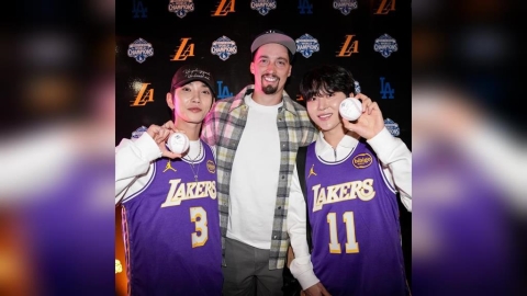MLB/道奇強投史奈爾也懂「韓流」!湖人主場觀戰與韓男團「兩大咖」男星合照