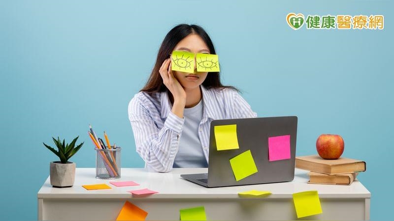 久坐族還在喊懶得運動？研究：每天少坐半小時　身體代謝能力改善